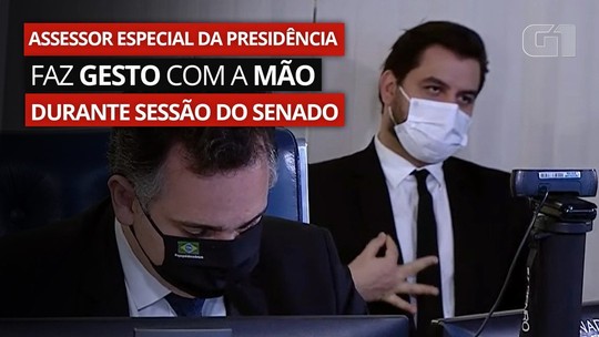 A interlocutores, Bolsonaro avisa que vai afastar Filipe Martins do Palácio do Planalto