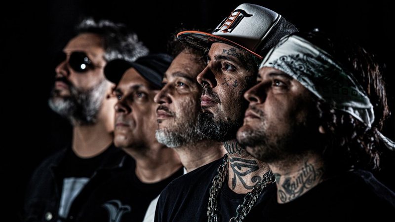 Detonautas relança ‘Racismo é Burrice’, de Gabriel, o Pensador, e reflete sobre preconceito racial no Brasil