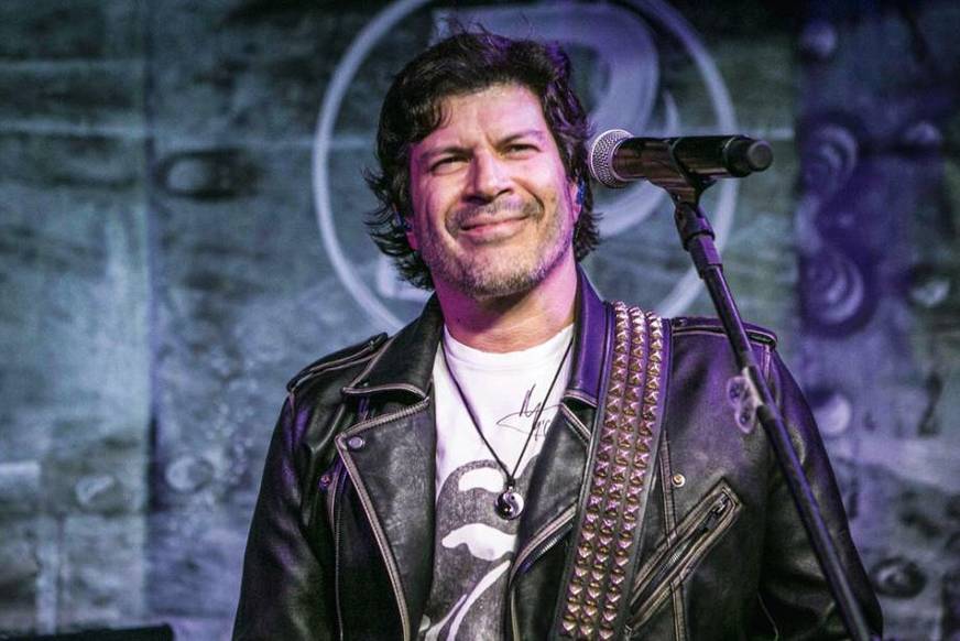 Justiça condena Paulo Ricardo a não cantar mais clássicos do RPM, diz colunista