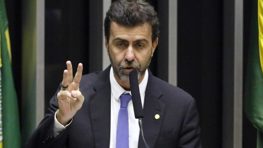 Oposição pede investigação de Bolsonaro por marketing de tratamento precoce