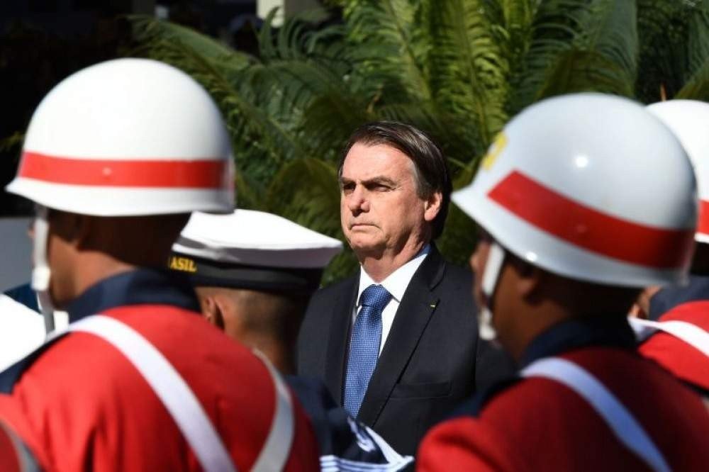 EM VENTO DO EXÉRCITO, BOLSONARO DIZ QUE FA NÃO PODEM ADMITIR QUEM SAI DO BALIZAMENTO DA CONSTITUIÇÃO