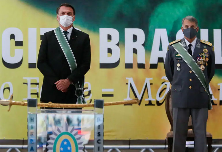DE SAÍDA, COMANDANTE DO EXÉRCITO MANDA VÁRIOS RECADOS A BOLSONARO