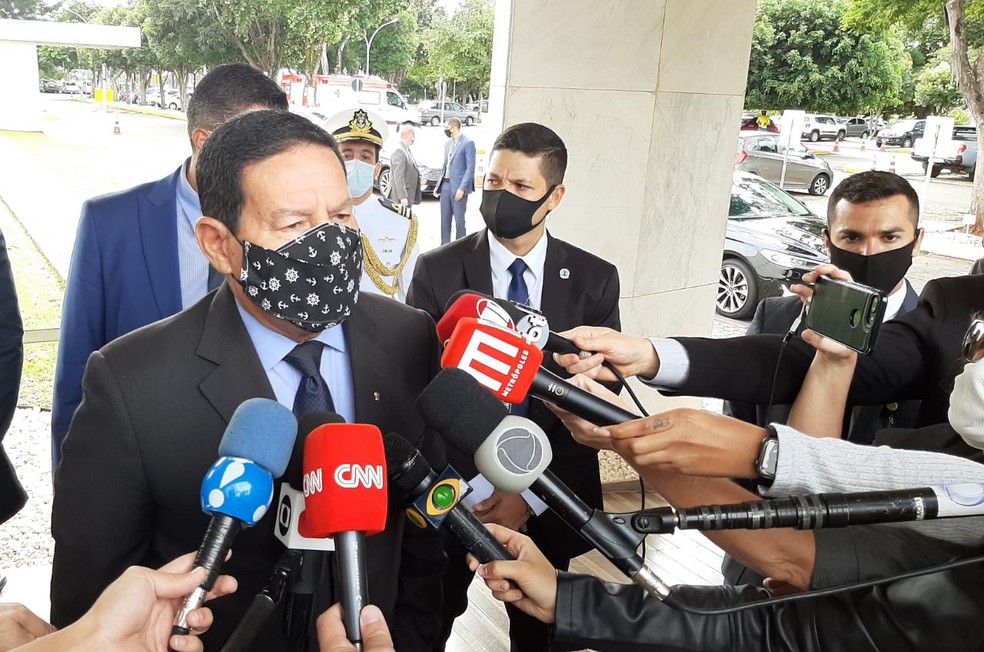 MOURÃO DIZ QUE ABERTURA DE CPI DA COVID FOI “INTERFERÊNCIA” DO JUDICIÁRIO E QUE COMISSÃO CAUSARÁ ATRITO