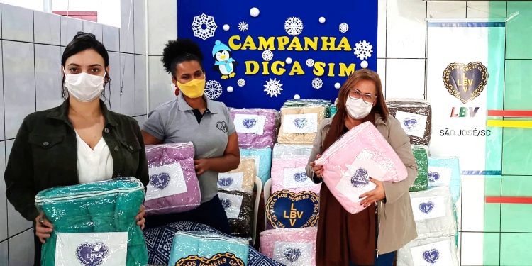 Legião da Boa Vontade dou 100 cobertores a Prefeitura de Biguaçu