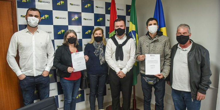 Prefeitura de Biguaçu empossa servidora efetiva aprovada no Concurso Público- Edital 001 realizado no ano 2000