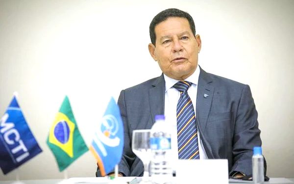Após ameaças de Bolsonaro, Mourão diz que as eleições serão realizadas