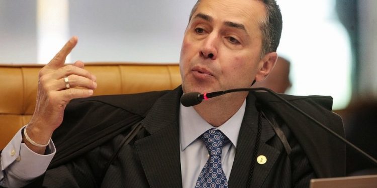 Atuar para impedir eleição configura crime de responsabilidade, diz Barroso