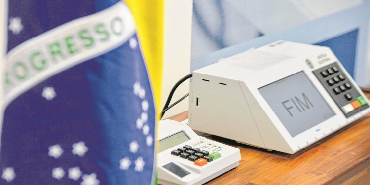 Após ameaças de Bolsonaro sobre 2022, oito partidos defendem sistema eleitoral e prometem ‘mais firme oposição’ a quem atacá-lo