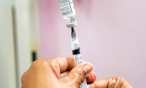 Estudo com anticorpos revela perigo de não tomar 2ª dose contra Covid-19
