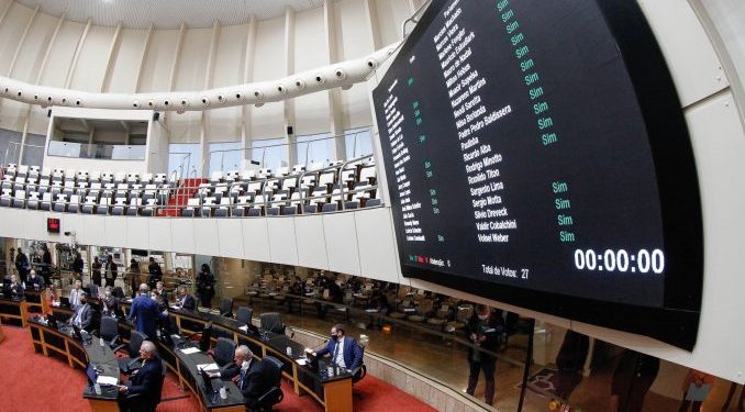 Aprovado piso do Magistério catarinense de R$ 5 mil