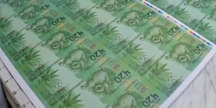 Nota de R$ 420 usada por golpista em MG era brinde de loja de roupas