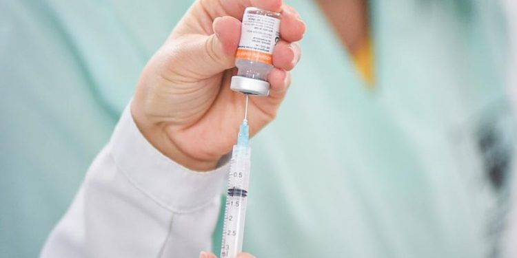 Biguaçu inicia vacinação de adolescentes e aplicação da dose de reforço para idosos na segunda-feira