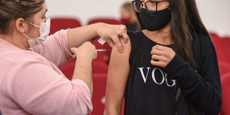 Biguaçu mantém vacinação para adolescentes e aplica primeira dose em pessoas com idade a partir dos 15 anos na segunda-feira
