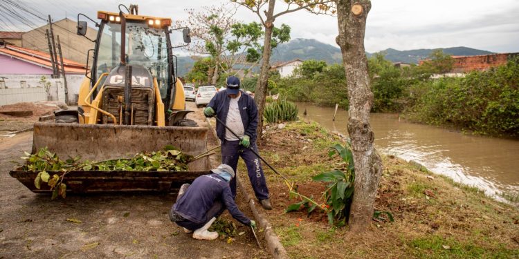Prefeitura de Biguaçu conquista liberação para o desassoreamento do Rio Caveiras