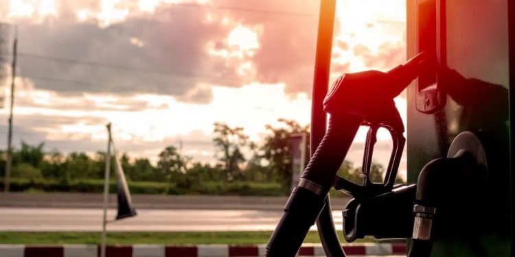 Do barril para os postos: Como o preço da gasolina chegou a R$ 7?