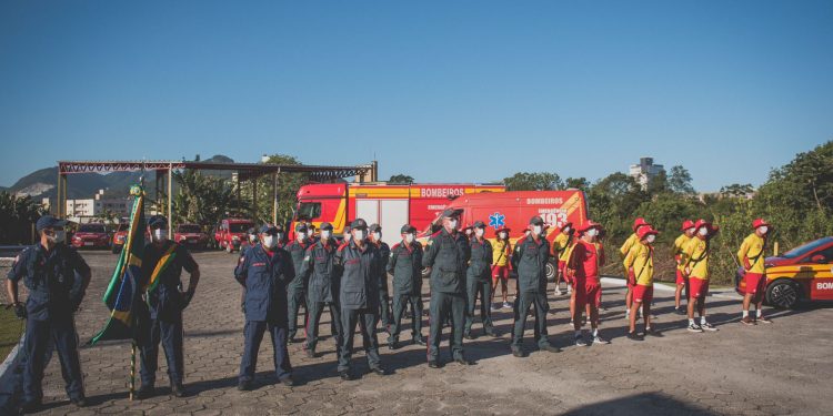 Corpo de Bombeiros Militar de Biguaçu celebra formatura de Guarda-Vidas Civis Voluntários e a entrega de honrarias e novas viaturas