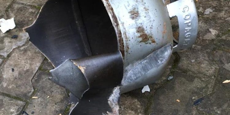 Explosão deixa homem ferido ao tentar passar gás de carro para botijão de cozinha em SC