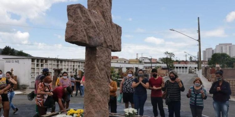 Covid-19: Oito em cada dez mortes ou internações correspondem a não vacinados