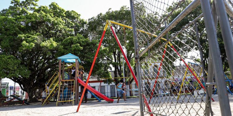 Parque Infantil da Praça Nereu Ramos fechado para reforma