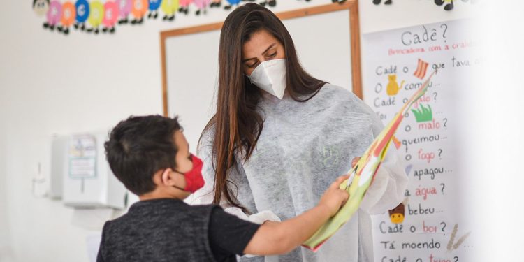 Educação de Biguaçu abre Chamada Pública Emergencial para Auxiliar de Ensino, Segundo Professor e Técnico em Educação