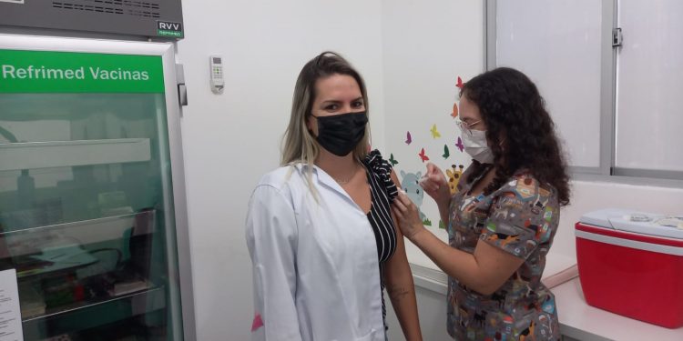Gov. Celso  Ramos inicia  campanha de vacinação contra gripe (influenza)e contra o saranpo