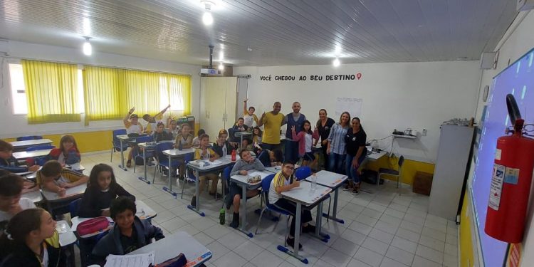Vigilância sanitária faz palestra sobre saneamento básico e sobre o mosquito da dengue em  escola do bairro  palmas