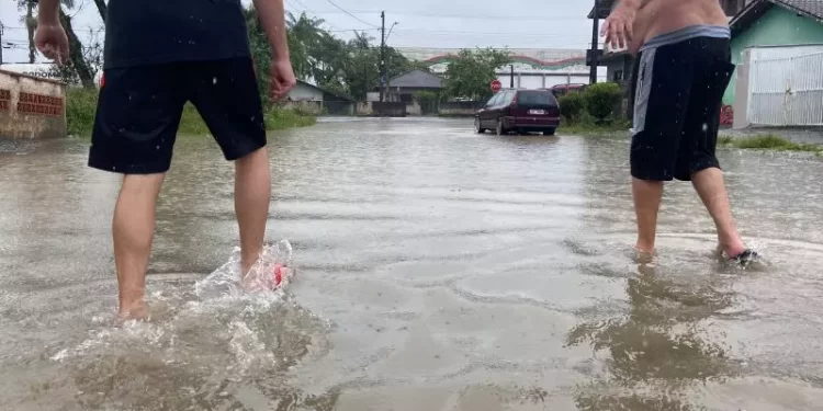 Veja quais são as 7 cidades com mais chuva no Litoral Norte de SC e Grande Florianópolis