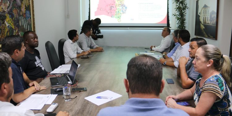 Secretário e vice-prefeito apresentam Plano de Manutenção Urbana na Câmara de São José
