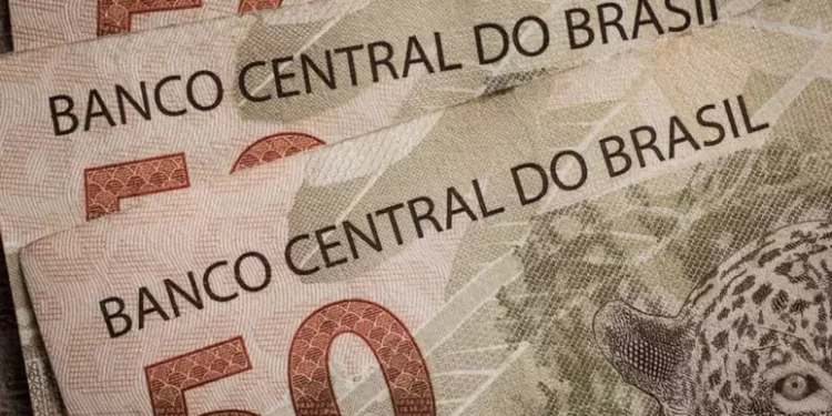 Filha solteira de ex-servidor causa gasto de R$ 3 bilhões por ano aos cofres públicos, diz jornal