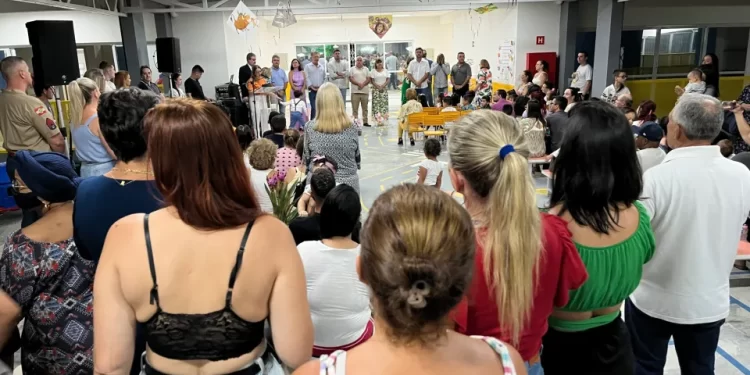 Prefeito inaugura o novo CEI em Potecas