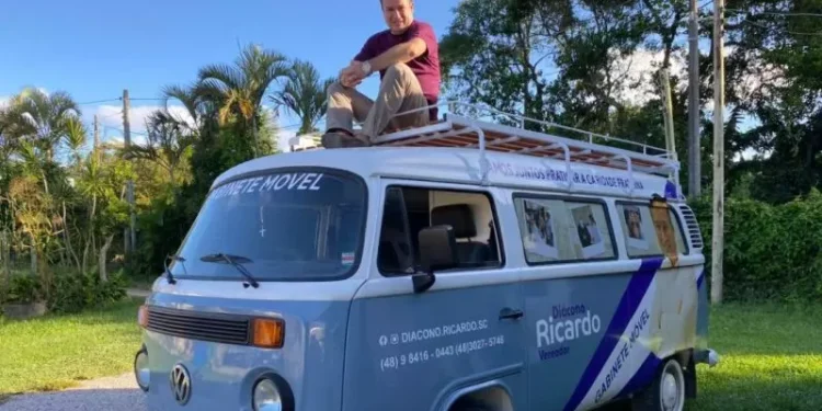 Prefeito vai fazer live de Kombi nas ruas de Floripa