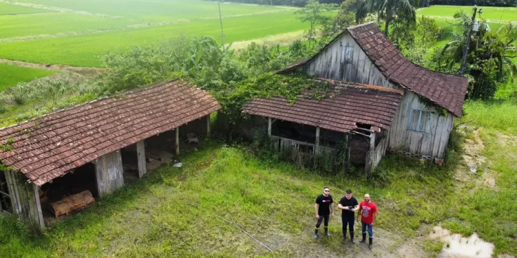 Amigos fazem vídeos em espaços ‘assombrados’ de SC e acumulam 1,4 milhão de inscritos na web