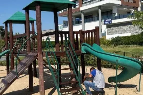 Prefeitura de São José realiza a manutenção de 17 praças públicas