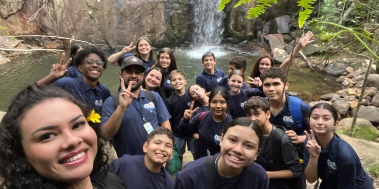 Vereadores Mirins exploram trilha da Cachoeira da Buraca