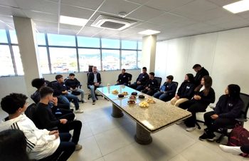5 Vereadores mirins de Biguaçu se reúnem com o prefeito Salmir da Silva