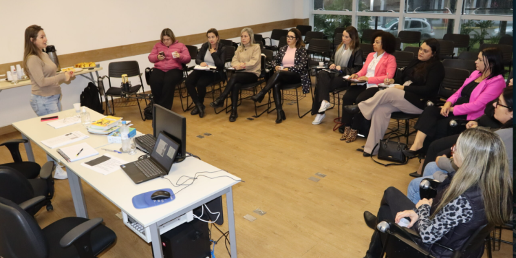 Serviço Família Acolhedora: Assistência Social municipal participa de capacitação