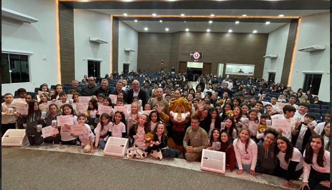 PROERD em Governador Celso Ramos forma 135 alunos em cerimônia emocionante