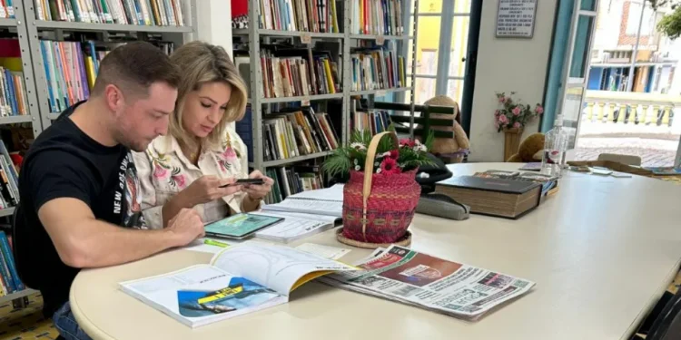 Biblioteca Pública de São José vira ponto de encontro entre gerações aos sábados
