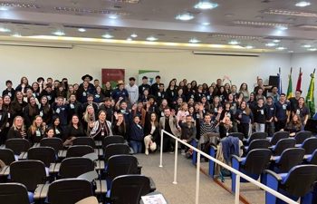Vereadores mirins de Biguaçu participam de conferência estadual sobre cultura de paz nas escolas
