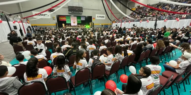 Proerd forma 660 estudantes em São José e reforça combate às drogas