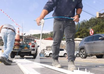 Revitalização da sinalização viária aumenta segurança no trânsito de Ganchos do Meio e de Fora