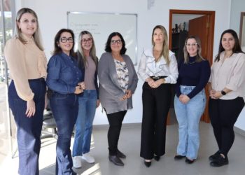 Secretaria de Ação Social apresenta Serviço Família Acolhedora em reunião com Procuradoria Municipal e Secretaria de Saúde