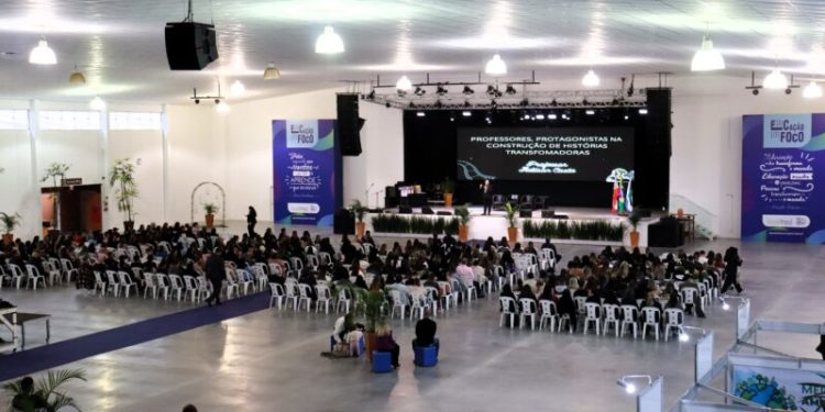 Governador Celso Ramos encerra 10ª edição do Congresso Municipal de Educação com sucesso de público e programação diversificada