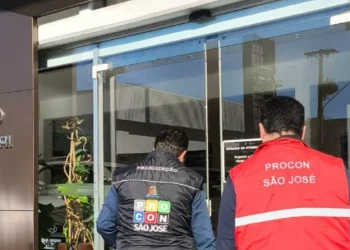 Procon de São José notifica revendas de veículos por suspeita de irregularidades