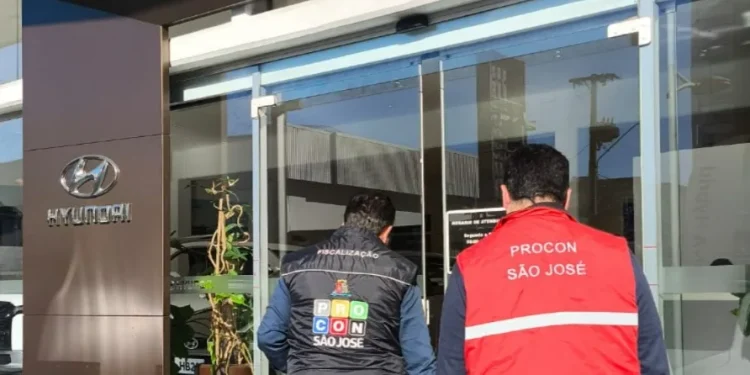 Procon de São José notifica revendas de veículos por suspeita de irregularidades