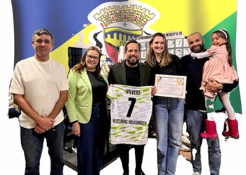 Biguaçu concede “Moção de Aplausos” à maior jogadora de voleibol profissional de sua história