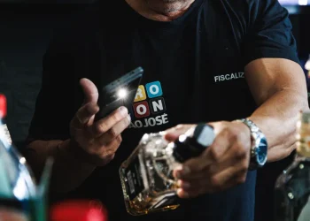 Operação ‘Primeiro Gole’ apreende quase 500 garrafas de bebidas irregulares em São José