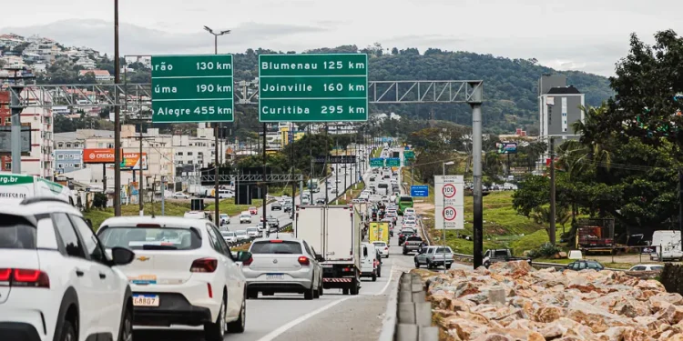 São José instala pedras e prepara nova iluminação na marginal da Via Expressa para coibir ocupações irregulares