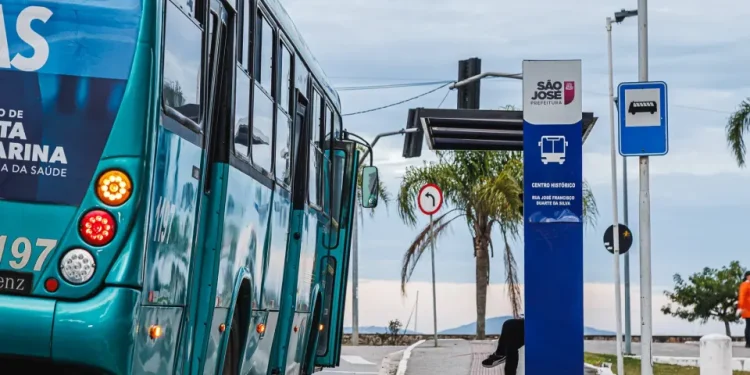 São José inicia substituição de abrigos em pontos de ônibus