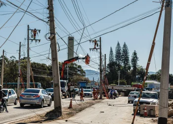 Troca da fiação de telefonia altera trânsito nesta quarta-feira (13) no bairro Forquilhas